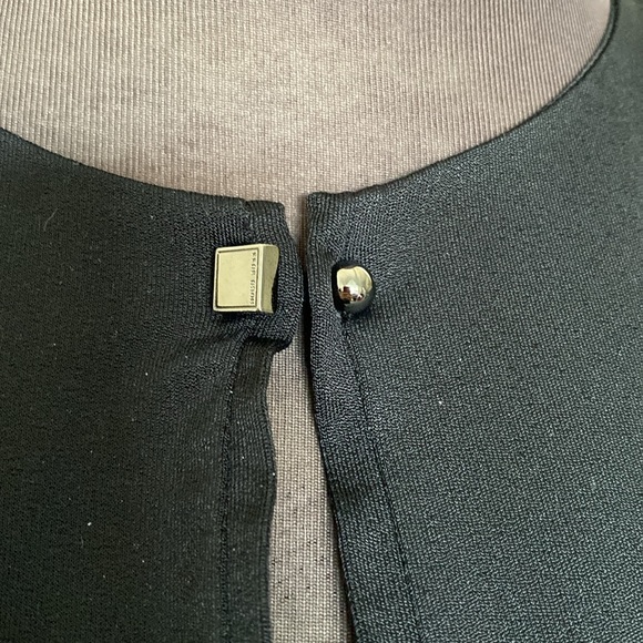 Hugo Boss “Elenka” black jersey blouse! 3/4 sleeves! Boxy style! Key hole. Small - Picture 6 of 15